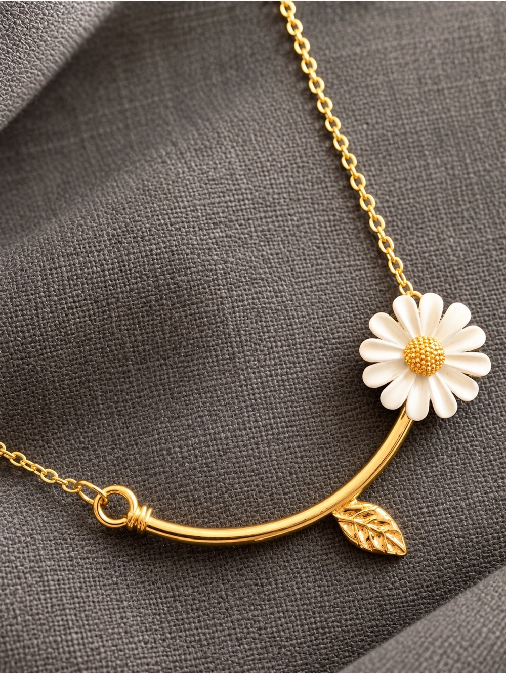 🌼 Kate Spade Inspired Daisy Necklace Gold Tone White Enamel Flower Leaf Charm